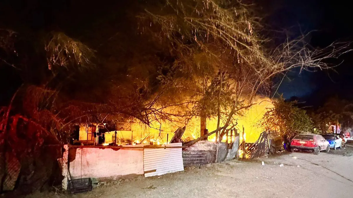 Incendio en vivienda de El Manglito